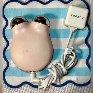 NuFace Mini Toning Device in Light Pink